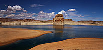 1LoneRockOnLakePowell